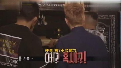 吃瓜群众憋笑,揭秘吃瓜群众的憋笑瞬间