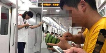 上海地铁吃瓜群众