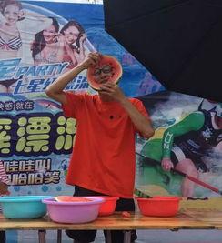 学校吃瓜群众的姿势