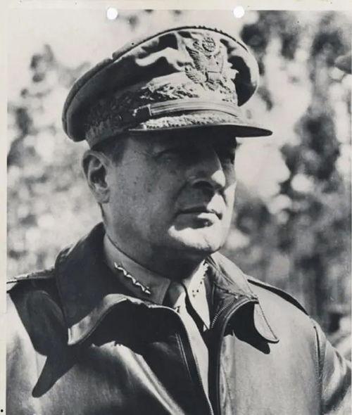 吃瓜群众麦克阿瑟,吃瓜群众的视角解读