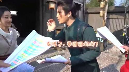 拍摄花絮三人吃瓜群众是真的吗,三人吃瓜群众的真实身份大揭秘